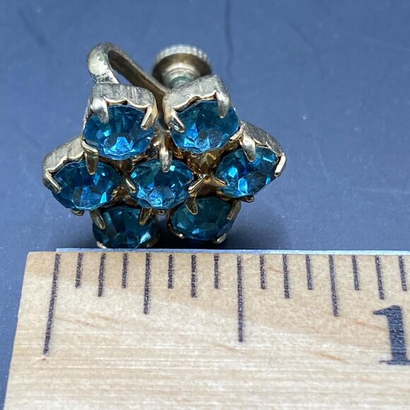Vintage Rhinestone Blue Flower Cluster Earrings Gold Tone Screw Back Costume - Picture 3 of 3